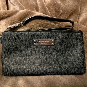 Black/Silver Michael Kors wristlet